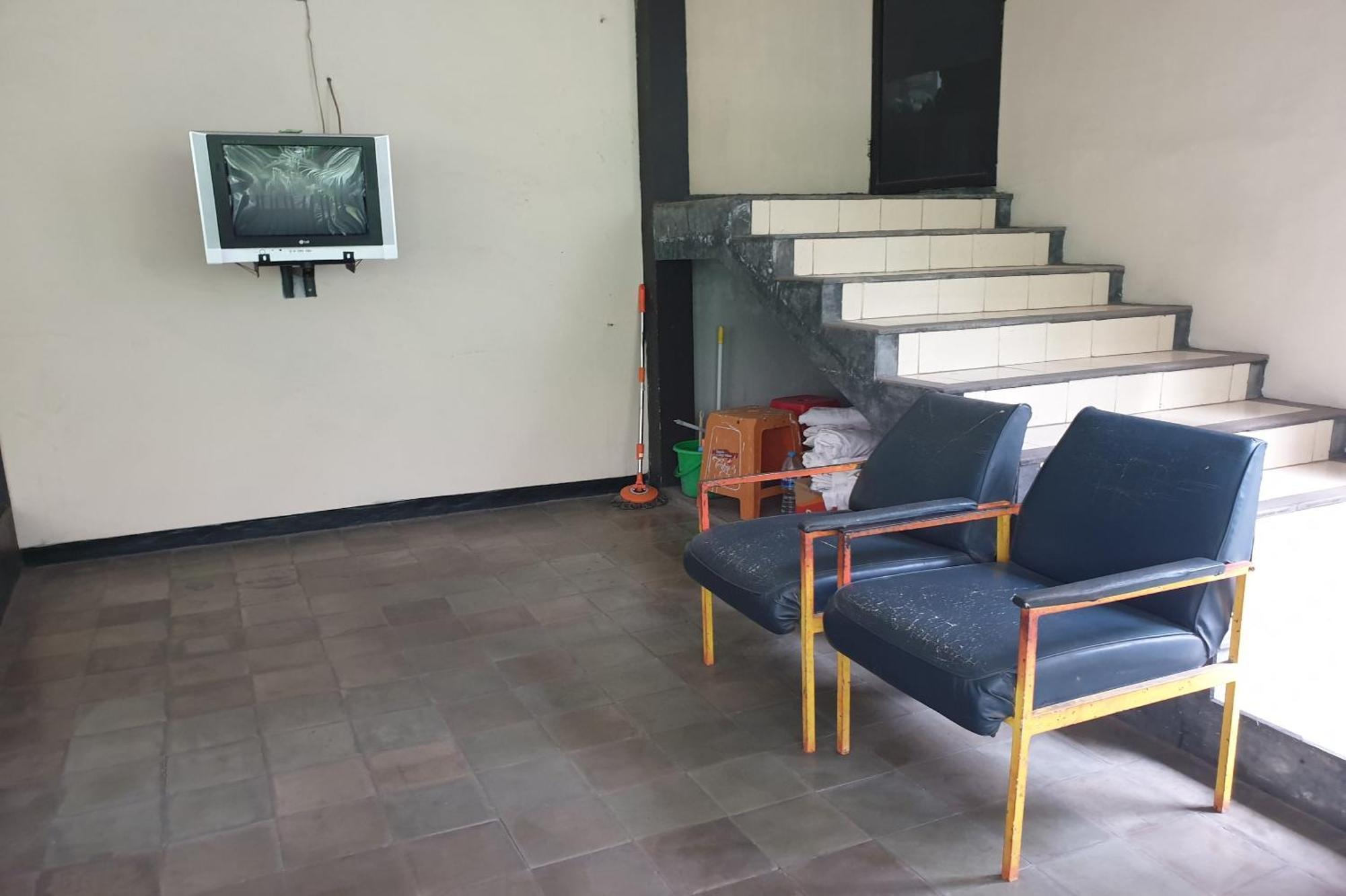 Oyo Life 2090 Ratna Backpacker Syariah Hotel Probolinggo Buitenkant foto