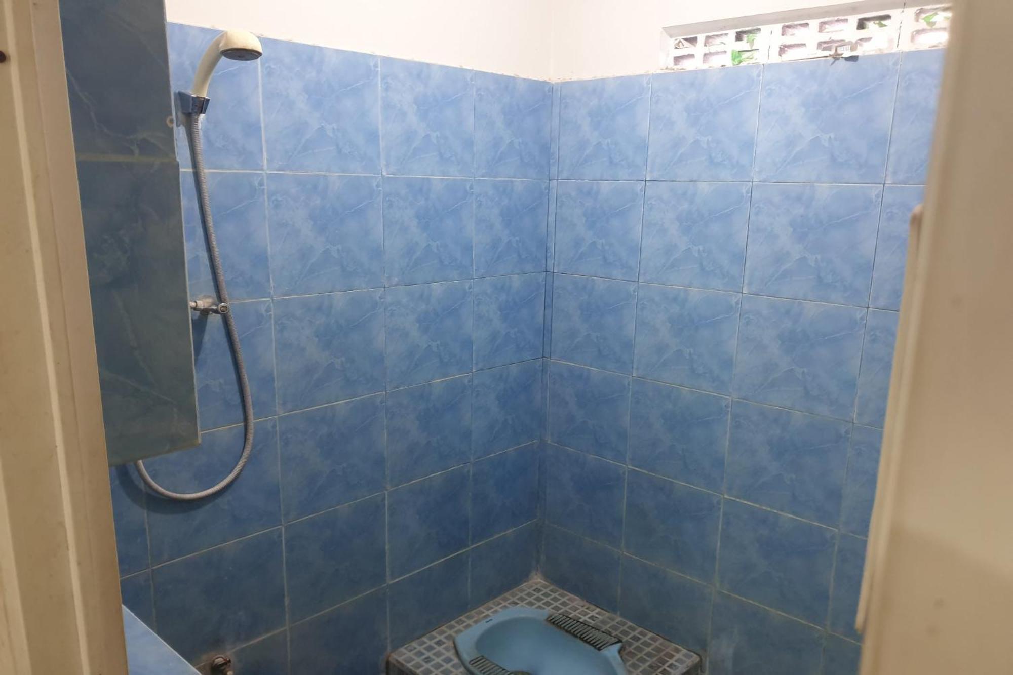 Oyo Life 2090 Ratna Backpacker Syariah Hotel Probolinggo Buitenkant foto