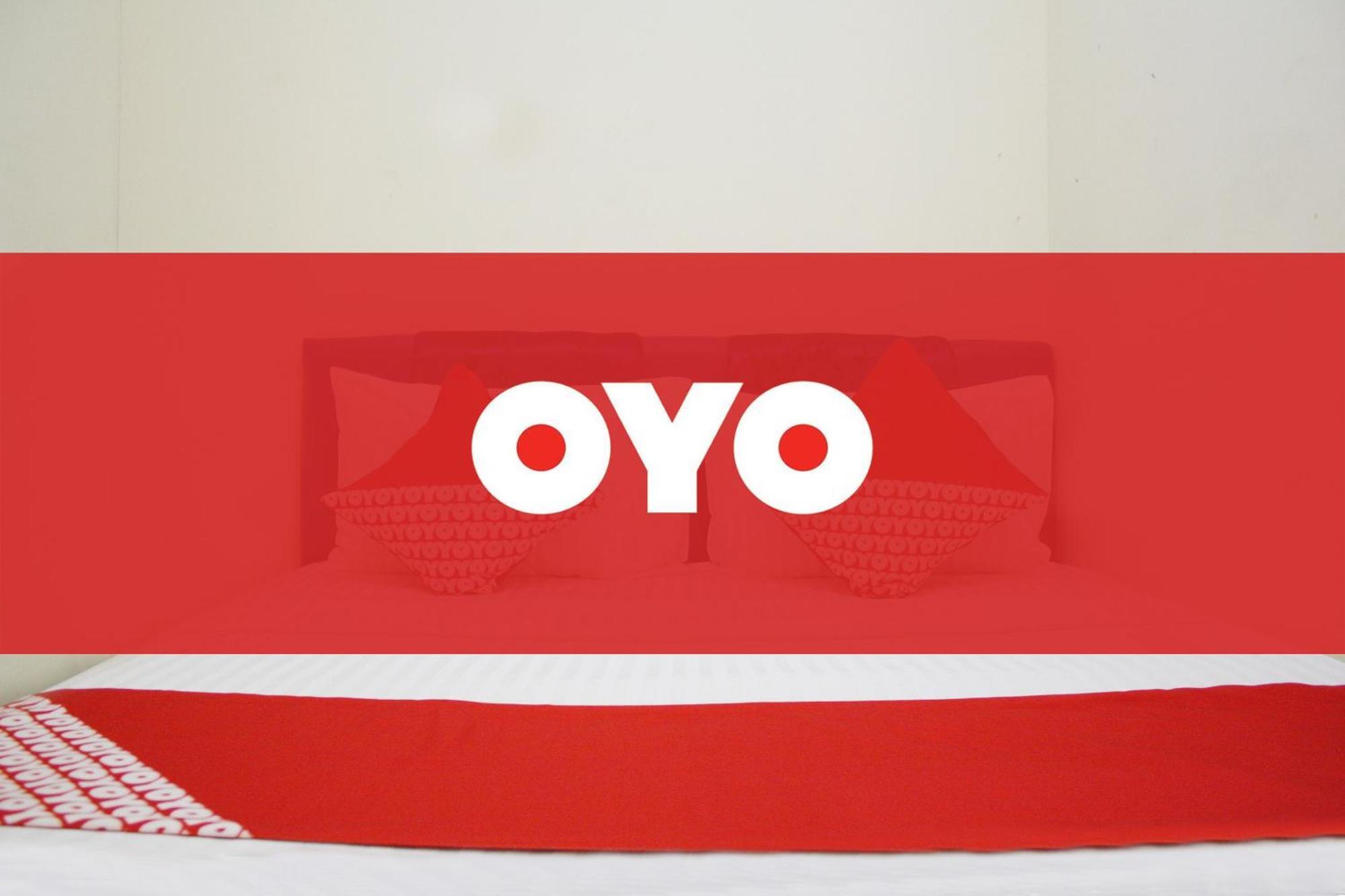 Oyo Life 2090 Ratna Backpacker Syariah Hotel Probolinggo Buitenkant foto